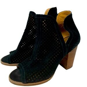 Lucky Brand women black heels